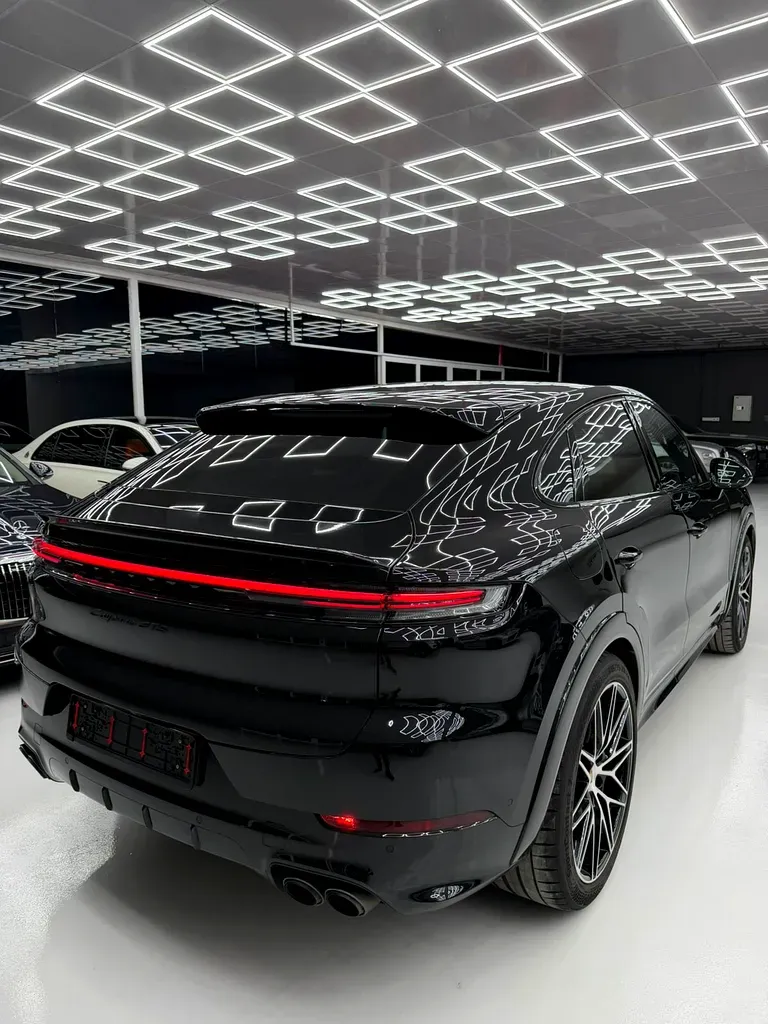 Porsche Cayenne 2025